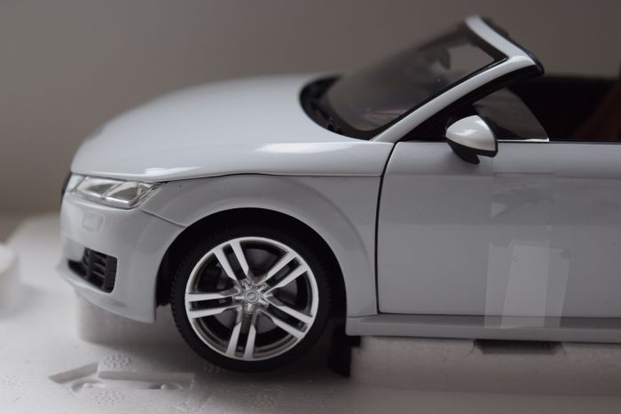 Minichamps Audi TT Cabriolet - Modelauto Zetten